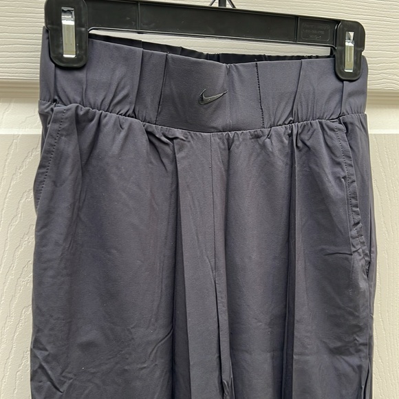 Nike high waisted joggers - Picture 2 of 10